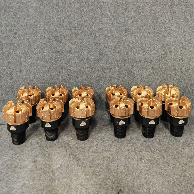 3 1/2 レグスレッドサイズ PDCブレードタイプを持つカルバイドロックドリルビット