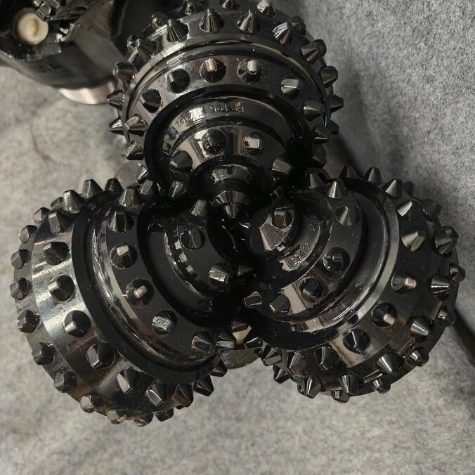 石油とガス採掘用鋳造カービッドトリコーンローラービット - 水ベースの地質学 長さ