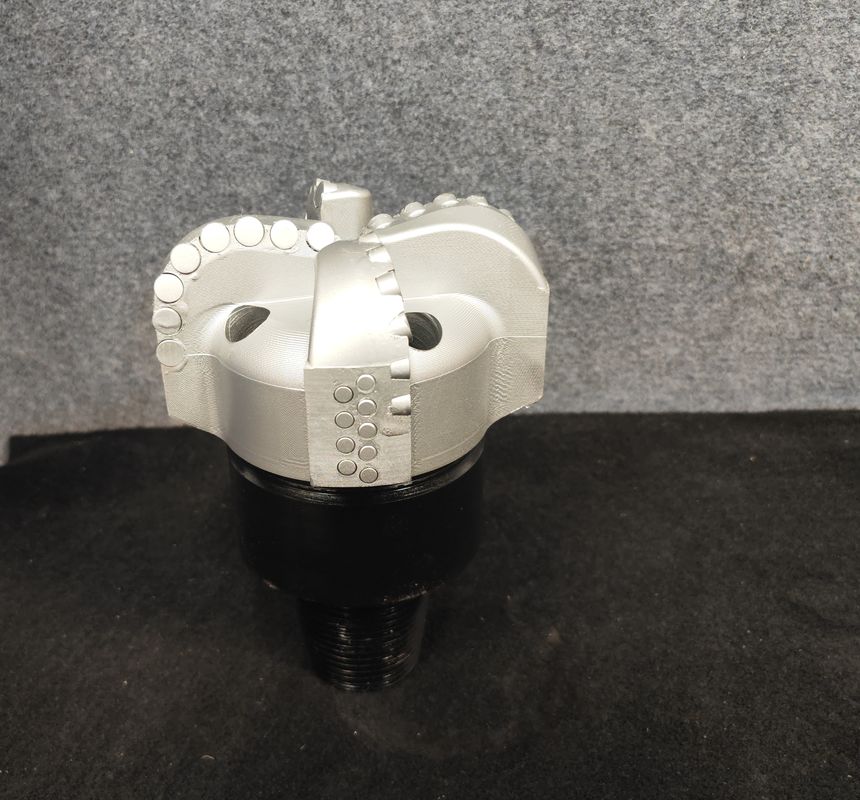 171mm 4刃 ダイヤモンド PDC 石油採掘と地質探査用の掘削機
