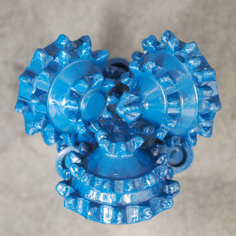 117mm ミル歯ローラーベアリングドリルビット 3つのコーンカービッド歯とゴムシール