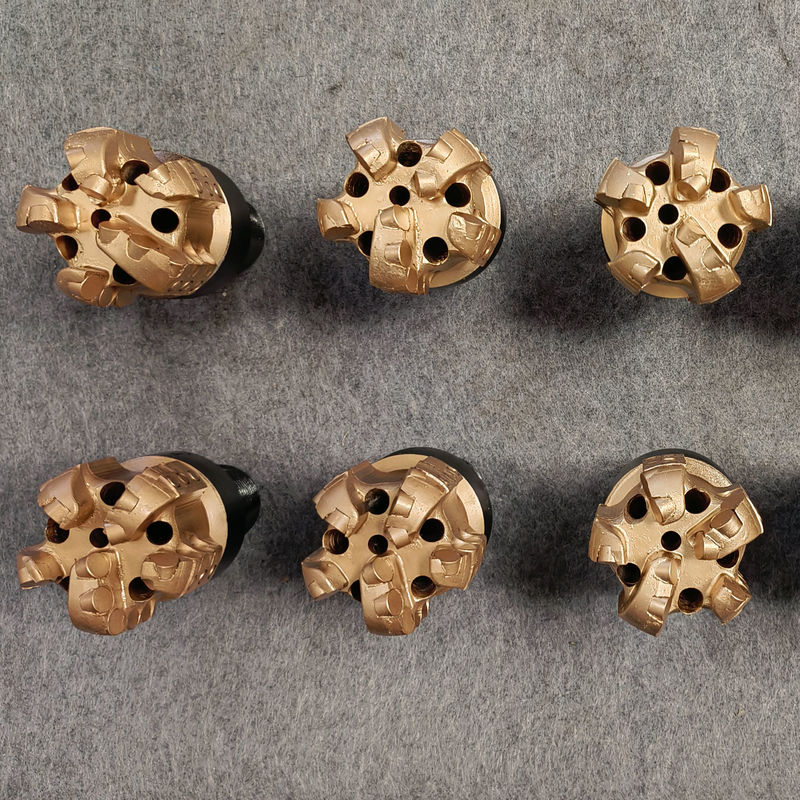 ノズルウォーターウェルPDCビット、固定カッターとPDCカッター付き、効率的な掘削作業用