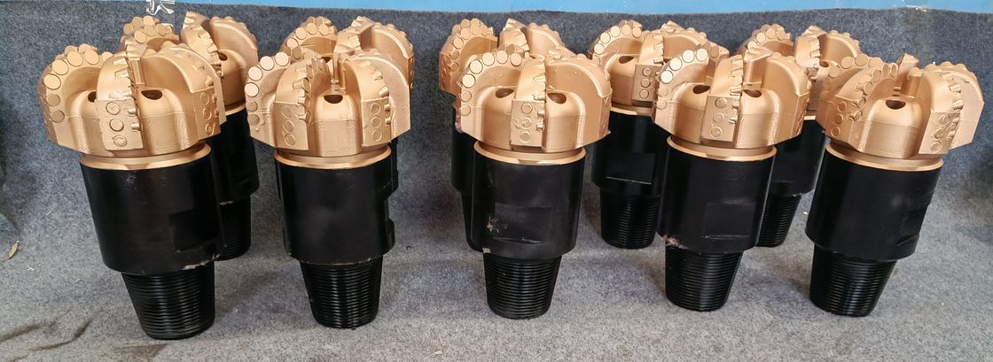 98mm から 311mm の PDC ドリル ビット 低屈光性 の 柔らか から 中等 の シェール シーケンス 用 定制 合金 鋼 設計
