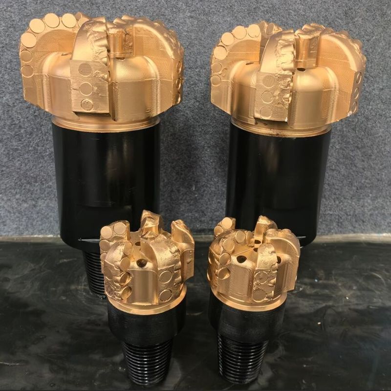 98mm から 311mm の PDC ドリル ビット 低屈光性 の 柔らか から 中等 の シェール シーケンス 用 定制 合金 鋼 設計