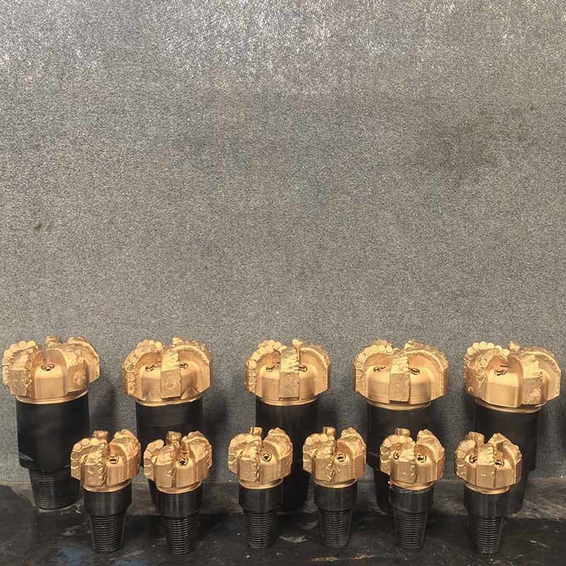 7 78&8 34 柔らかから中程度のシェールシークエンスのための汎用的なPDCドリルビット 98mmから3593.7mmにカスタマイズする設計 適用される産業 エネルギー鉱業