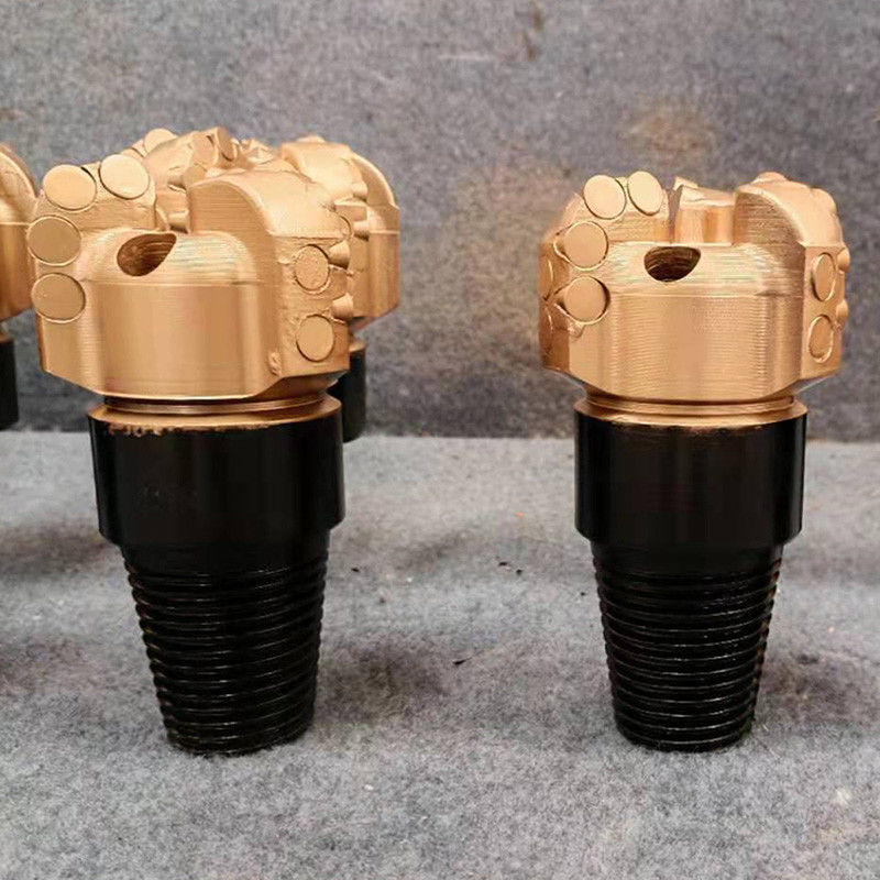 施工工事 PDC 掘削ビット 低磨圧性設計のスチールシーケンス 柔らかから中等まで  98mm オーダーメイド