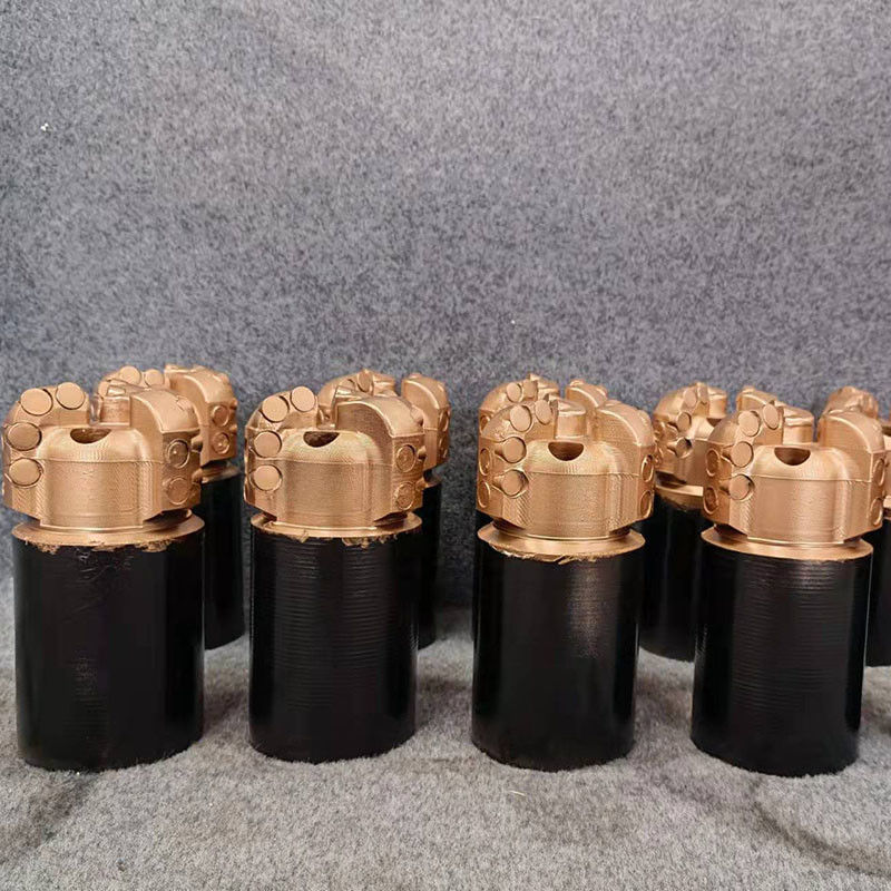 施工工事 PDC 掘削ビット 低磨圧性設計のスチールシーケンス 柔らかから中等まで  98mm オーダーメイド